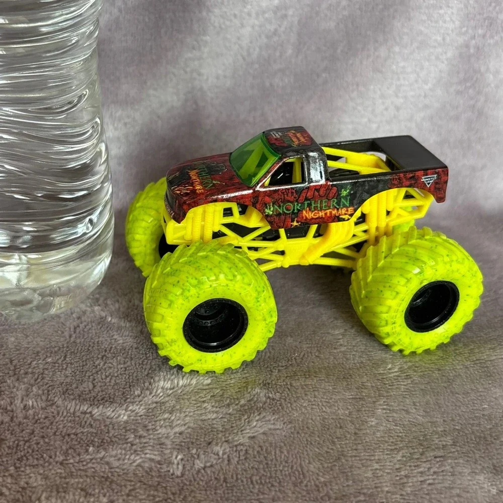 Monster Jam Northern Nightmare 2012 Freestyle Champion Truck Neon Green Tires